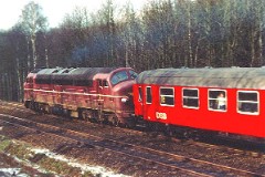 DSB MY class heading for Kolding. Photographed in Hannerup Skov, Fredericia, March 1975.  The MY class was built by Nydquist & Holm AB (NOHAB) in Sweden licensed by General Motors. Danish subsuppliers (Frichs and Thrige) took part in the production. A1A-A1A. Dieselelectric. MY 1101 - 1105 was supplied with a General Motor 16-cyl. diesel engine performing 1.700 hp. The diesel engine in MY 1106 - 1144 was performing 1.950 hp - MY 1145 - 1159 1700 hp. Max speed 133 km/h - 83 mph. Length 18 900 mm. Weight 101,6 metric tonnes.